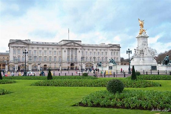 Royal palaces in Britain 1