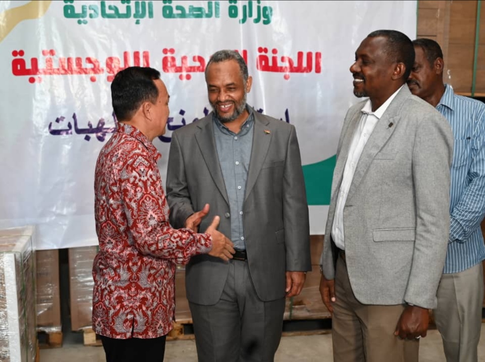 السودان يتسلم مساعدات طبية من إندونيسيا