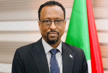 خالد الإعيسر الناطق باسم الحكومة