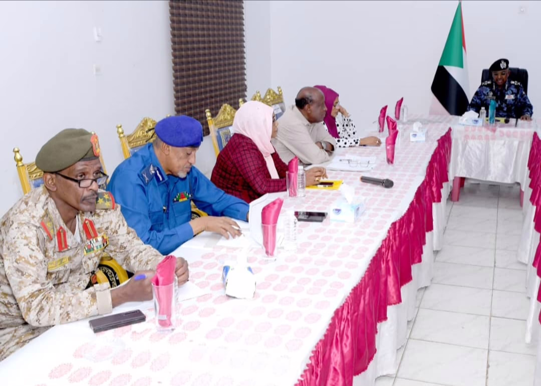 مدير عام الشرطة وزير الداخلية المكلف يترأس اجتماع اللجنة الطارئة لتأمين امتحانات الشهادة السودانية