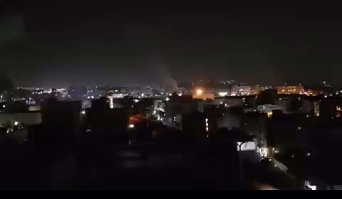 إسرائيل تشن ضربات على إيران.. وتعلن “حالة الاستنفار” تحسباً للرد